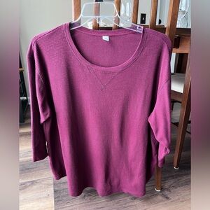 Old Navy 2X maroon crew neck waffle knit top w/ 3/4 sleeves! Really comfortable!